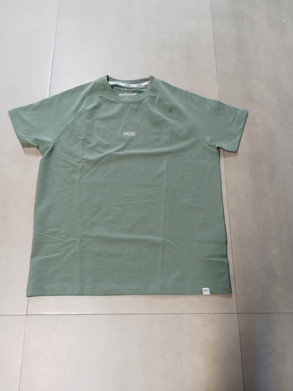 GONXGON NORMAL SIZED LIGHT GREEN T SHIRT 1402
